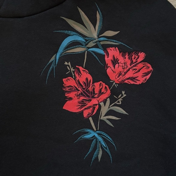 Volcom Black Burned Down Embroidered Flower Hoodie Women’s XS - Picture 8 of 12